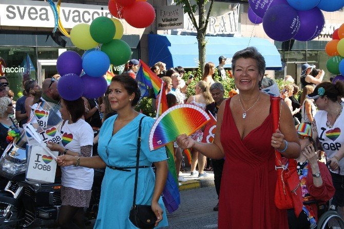 Stockholm’de Gay Yürüyüşüne 50 Bin Kişi Katıldı