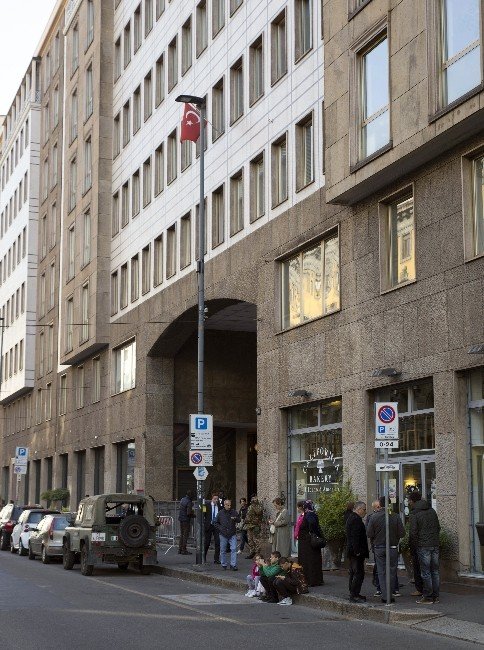 İtalya’da Oy Verme İşlemi Başladı