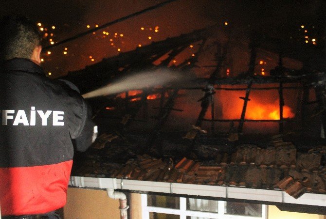 Buzdolabından Çıkan Yangın Evi Kül Etti: 1 Ölü, 1 Yaralı