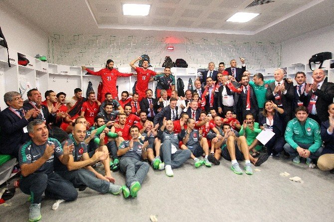 Milliler Zaferi Böyle Kutladı