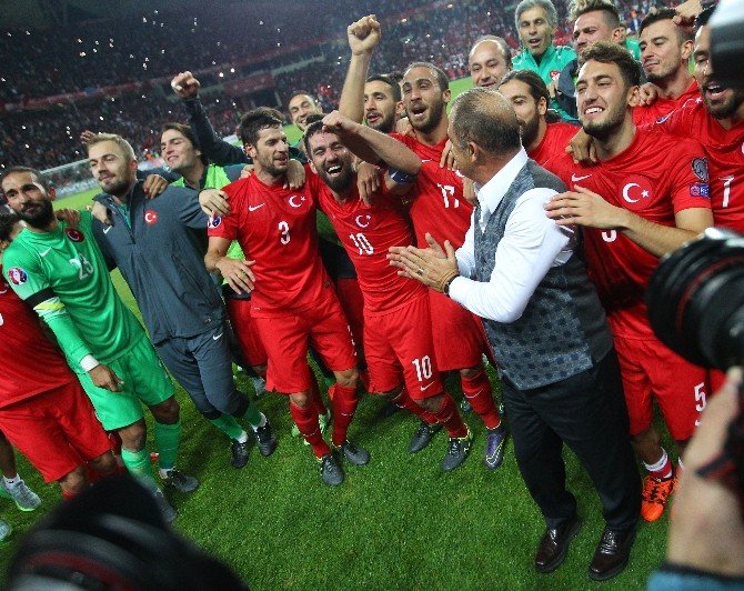 Milliler Zaferi Böyle Kutladı