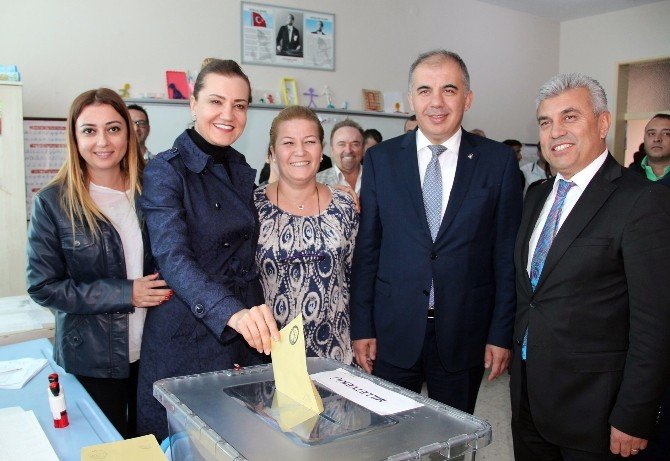 Ak Partili Hotar’dan “Balkon” Göndermesi