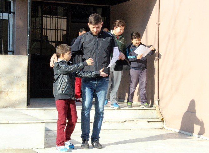 İzmir’de 670 Bin Öğrenci Karne Aldı