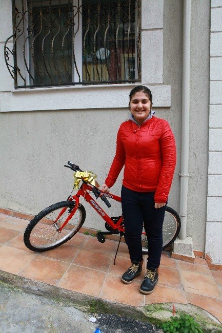 Bayraklı’da "Şansını Dene Hediyeni Al" Çekilişi