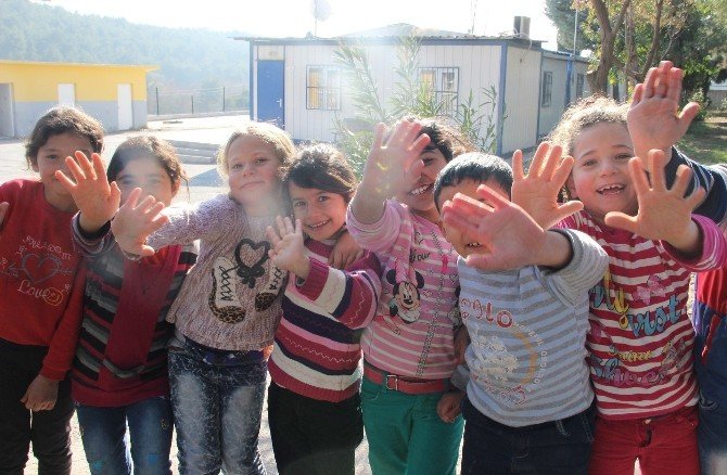 Önce Camide Şimdi Konteynerde Eğitim Görüyorlar