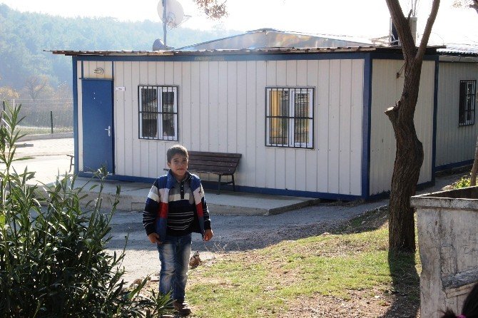 Önce Camide Şimdi Konteynerde Eğitim Görüyorlar