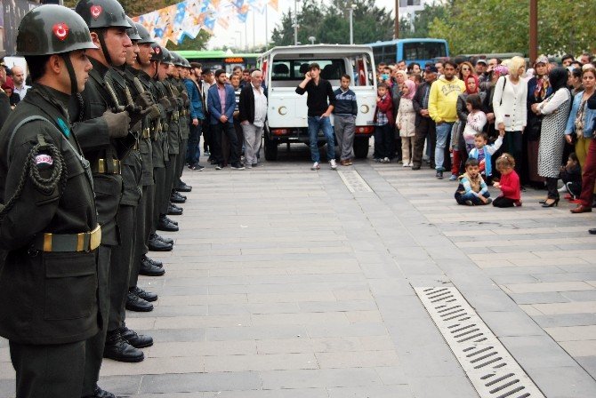 Terhisine 13 Gün Kala Hayatını Kaybeden Asker, Memleketinde Son Yolculuğuna Uğurlandı