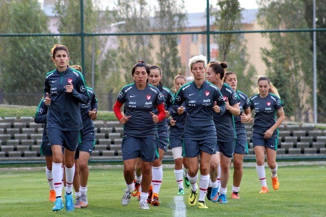 Kadın A Milli Futbol Takımı Hırvatistan Maçı Hazırlıklarını Sürdürdü