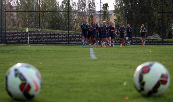 Kadın A Milli Futbol Takımı Hırvatistan Maçı Hazırlıklarını Sürdürdü