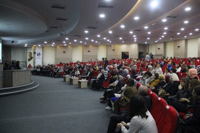Sümeyye Erdoğan Sakarya’da Söyleşiye Katıldı
