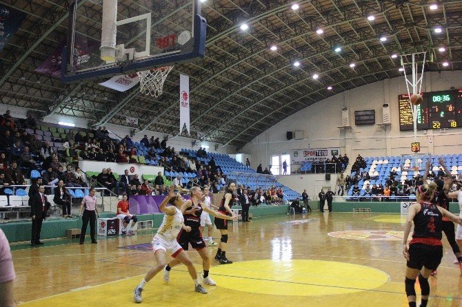 Agü, Deplasmanda Edirne Belediyesi Edirnespor’u 70-65 Yendi