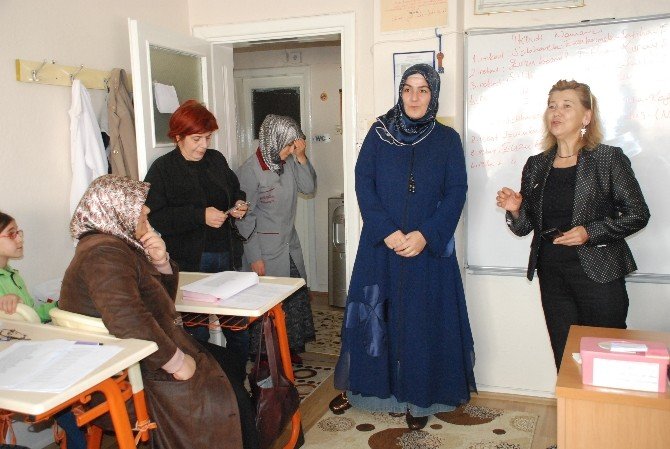 Kur’an Kursunda Kadınlara Meme Kanserini Anlattı