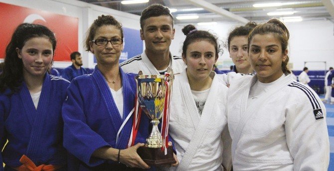 Kadına Şiddet, Bayanları Judoya Yönlendirdi