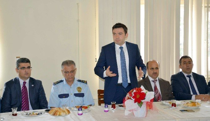Göksun Kaymakamı Ayhan, Muhtarlarla Bir Araya Geldi
