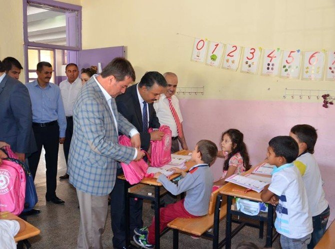 Atıklar Öğrencilere Kırtasiye Malzemesi Oldu