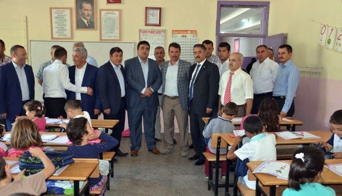 Atıklar Öğrencilere Kırtasiye Malzemesi Oldu