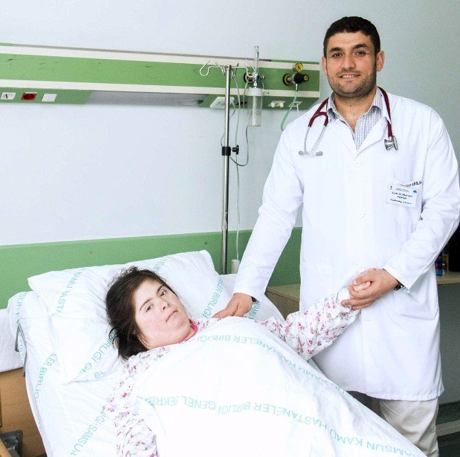 Kalbi Delik Down Sendromlu Hastaya Ameliyatsız Anjiyo Yapıldı