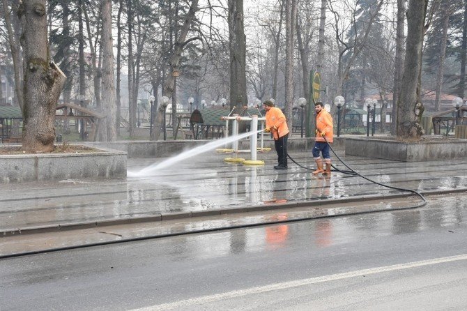 Düzce’de Kaldırımlar Yıkanıyor