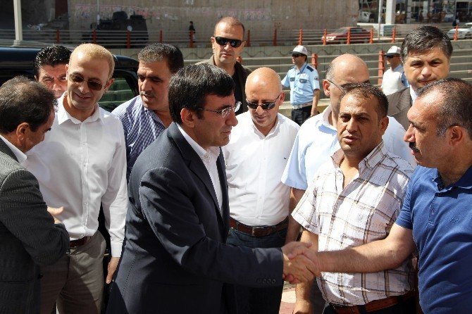 Bakan Yılmaz, Saldırı Sonrası Ak Parti Diyarbakır İl Başkanlığı’nı Ziyaret Etti