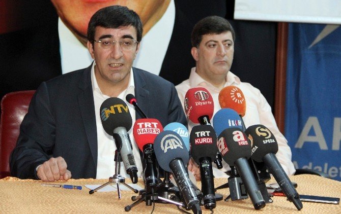Bakan Yılmaz, Saldırı Sonrası Ak Parti Diyarbakır İl Başkanlığı’nı Ziyaret Etti
