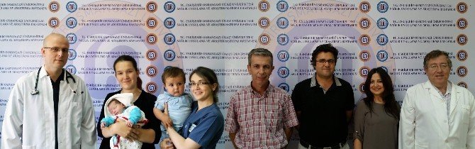 İki Kalp Kapakçığı Değişen Kadın Annelik Sevincini İkiye Katladı