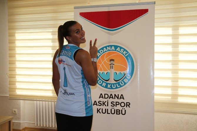 Adana Aski Spor’da Kamile Nacickaite Resmi İmzayı Attı