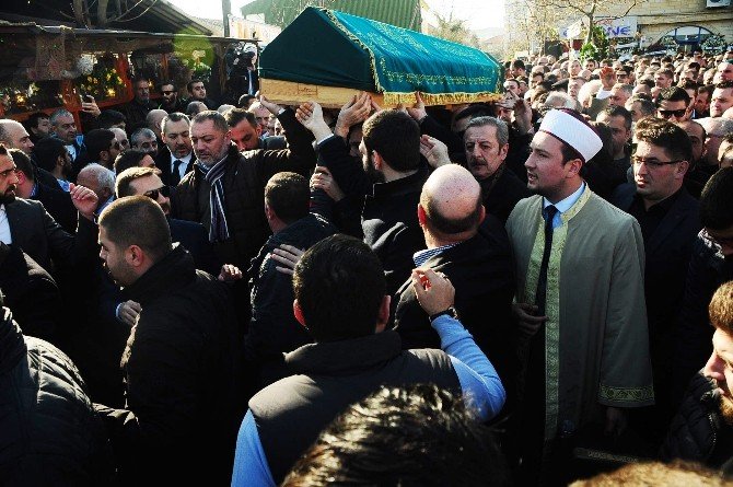 ’Oflu İsmail’in Cenaze Töreninde Kalabalık Sokağa Taştı