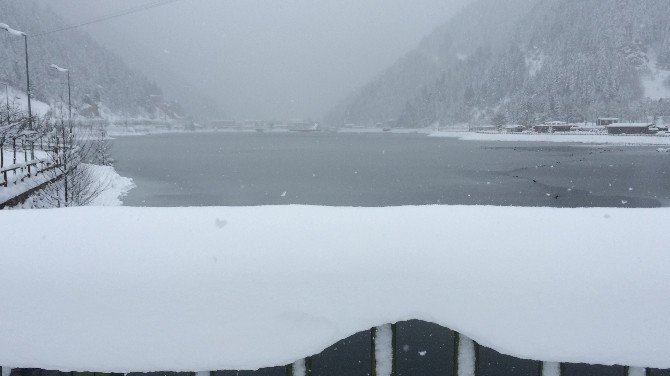 Uzungöl’de Kar Yağışı