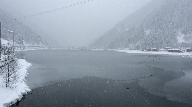 Uzungöl’de Kar Yağışı