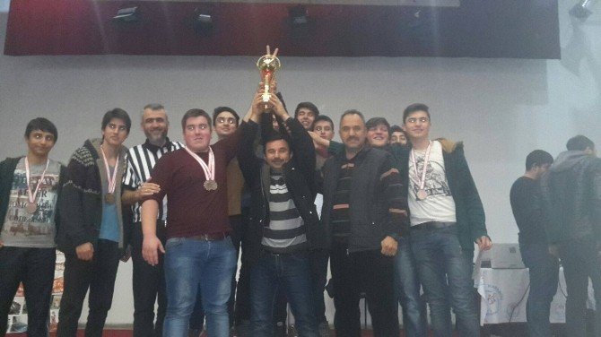 Karabük Genç Eksen’den 3. Geleneksel Genç Erkekler Bilek Güreşi Yarışması
