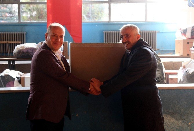 Karabük Tso’dan 600 Öğrenciye Kaban Ve Ayakkabı Yardımı