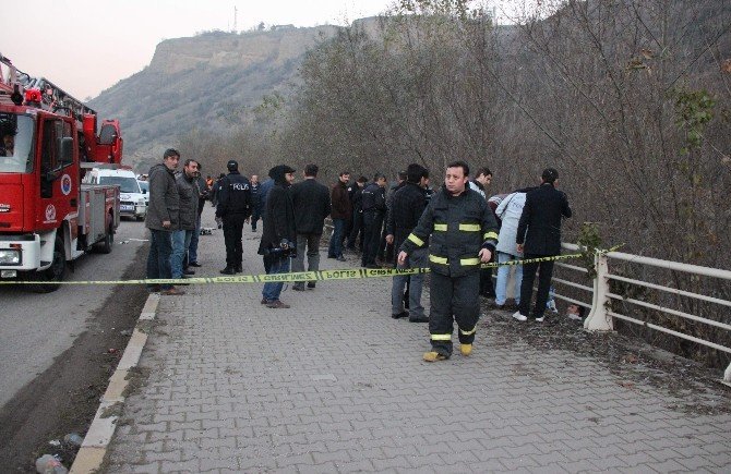 Eşi Cezaevine Girince Kendini Ağaca Astı