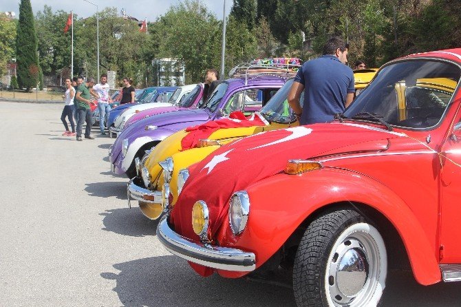 Vosvosçulardan Şehitlere Saygı Teröre Lanet Korteji