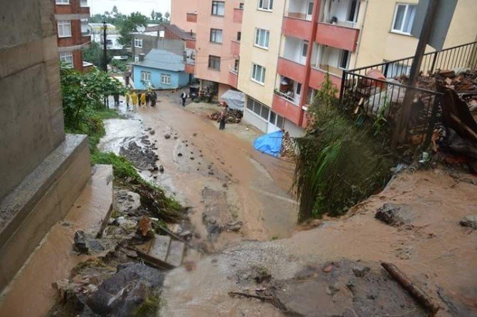 Karadeniz’de Beklenen Sağanak Yağış Giresun’da Etkili Oldu