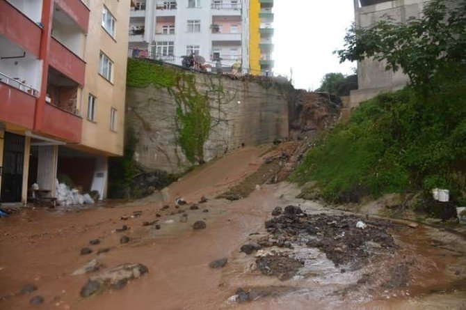 Karadeniz’de Beklenen Sağanak Yağış Giresun’da Etkili Oldu