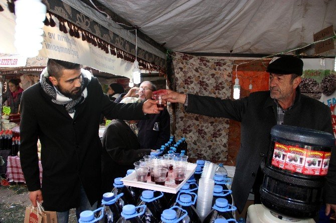 Karadut Suyu Şifa Dağıtıyor