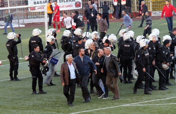 Karagümrükspor - Kocaeli Birlikspor Maçında Arbede