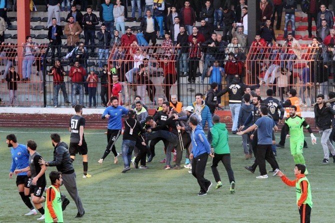 Karagümrükspor - Kocaeli Birlikspor Maçında Arbede