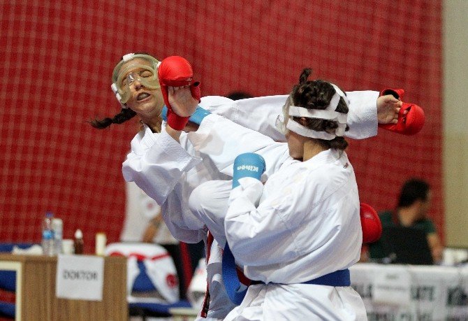 Türkiye Ümit, Genç Ve 21 Yaş Altı Karate Şampiyonası Başladı