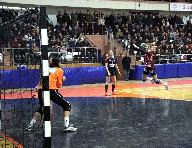 Kalyoncu: "Hakemin Hatalı Kararlarına Rağmen Berabere Kaldık"
