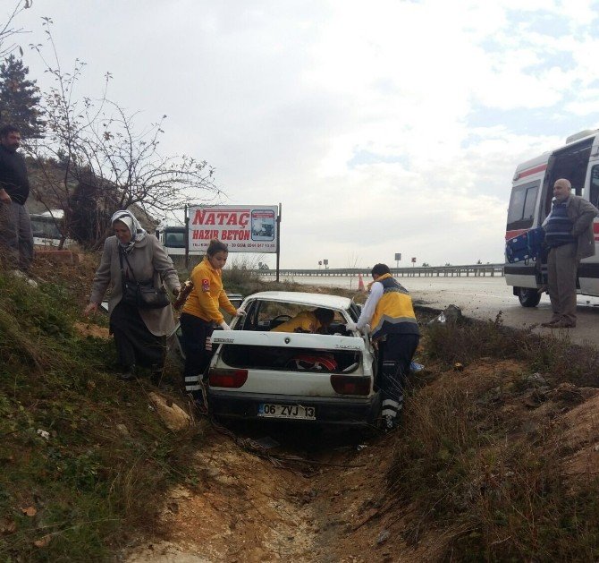 Yoldan Çıkan Otomobil Takla Attı: 3 Yaralı
