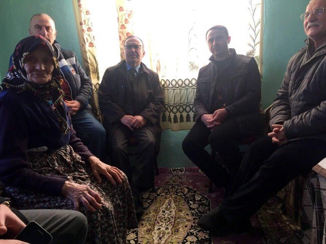 Evi Yanan Yaşlı Kadına, Kadir Topbaş Yardım Elini Uzattı