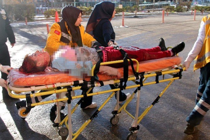 Eşine Ve Eşinin Sevgilisi Olduğu İddia Edilen Şahsa Kurşun Yağdırdı