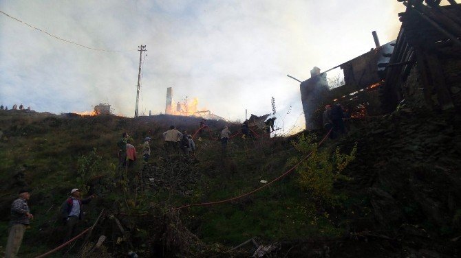 Kastamonu’da Ahşap Beş Ev Yandı