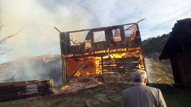 Kastamonu’da Ahşap Beş Ev Yandı