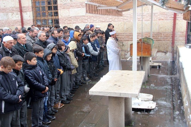 Sobadan Zehirlenen Çocuk Hayatını Kaybetti