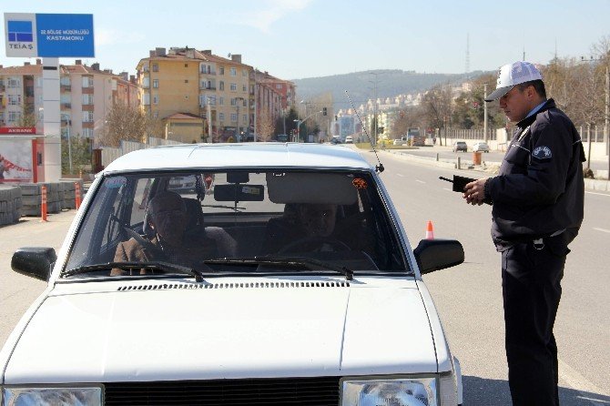 Kastamonu’da 15 Sürücüye 7 Bin Tl Trafik Cezası Kesildi