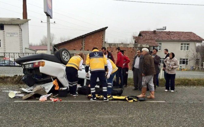 Orta Refüje Çarpan Otomobil Takla Attı