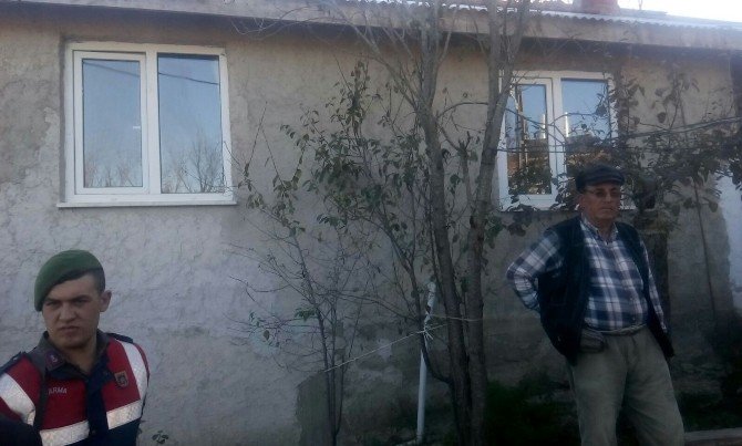 Yaşlı Kadın Evinde Ölü Bulundu