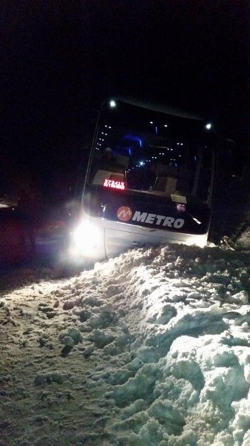 Kastamonu’da Yolcu Otobüsü Kara Saplandı